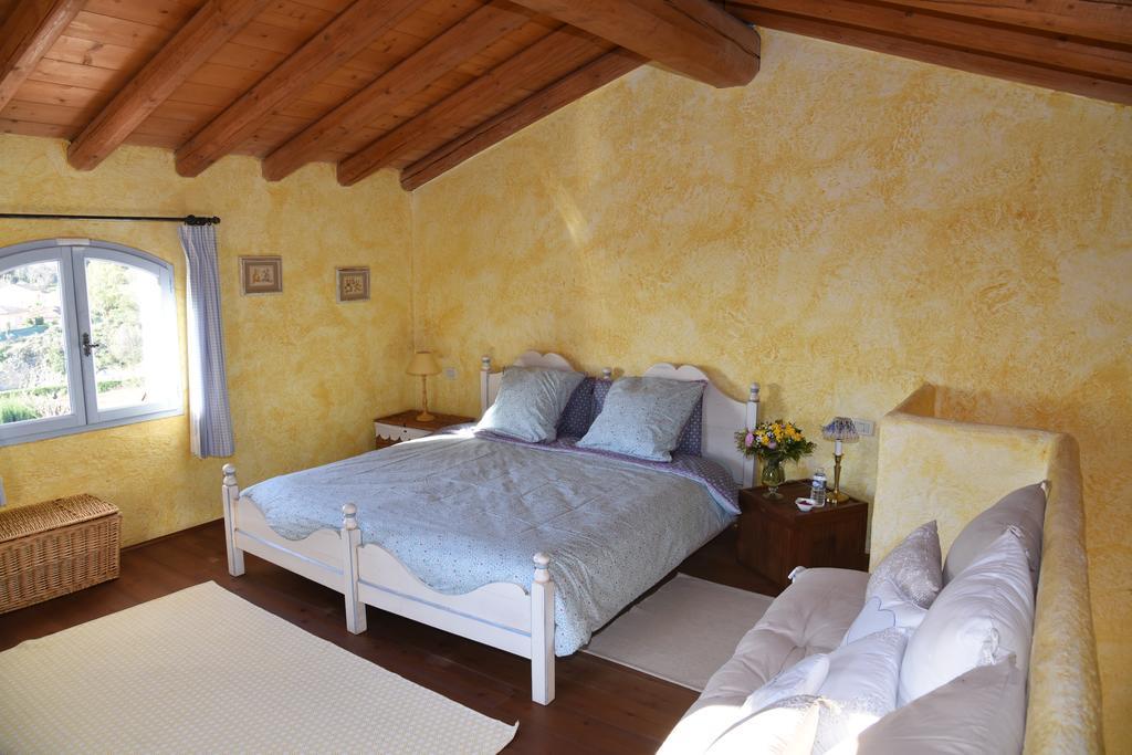 Bed and Breakfast Le Mas De L'Aighetta Эз Экстерьер фото